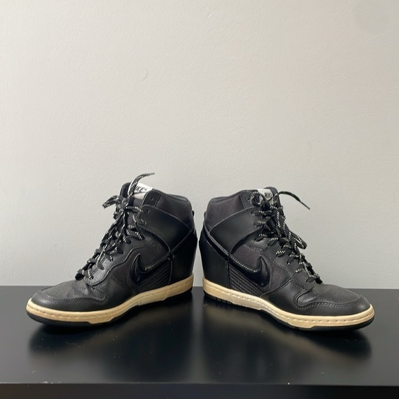 Nike womens Dunk Sky High Essential sneaker US7 Black Wedge Shoes - Picture 3 of 10